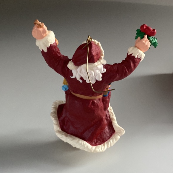 HALLMARK VTG 1998 Merry Olde Santa ornament - Picture 2 of 3